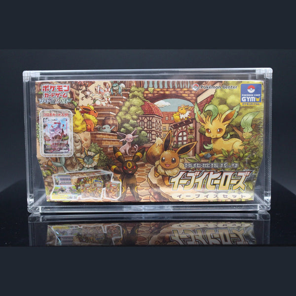Sealed Eevee Heroes Set, im Studio fotografiert