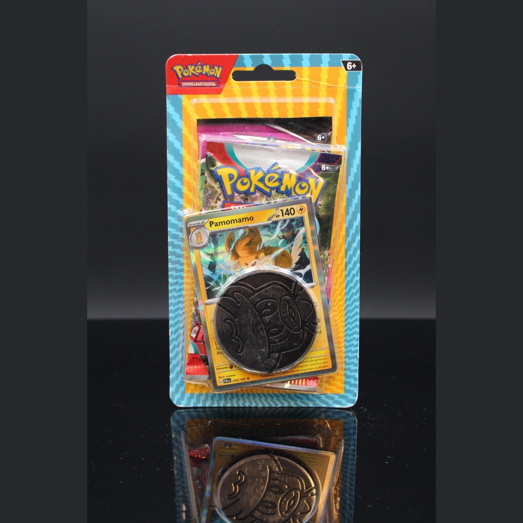 Fusionsangriff/Karmesin & Purpur Blister mit Pamomamo, Münze und 2 Boosterpacks · Deutsch · Sealed OVP - Bild 1